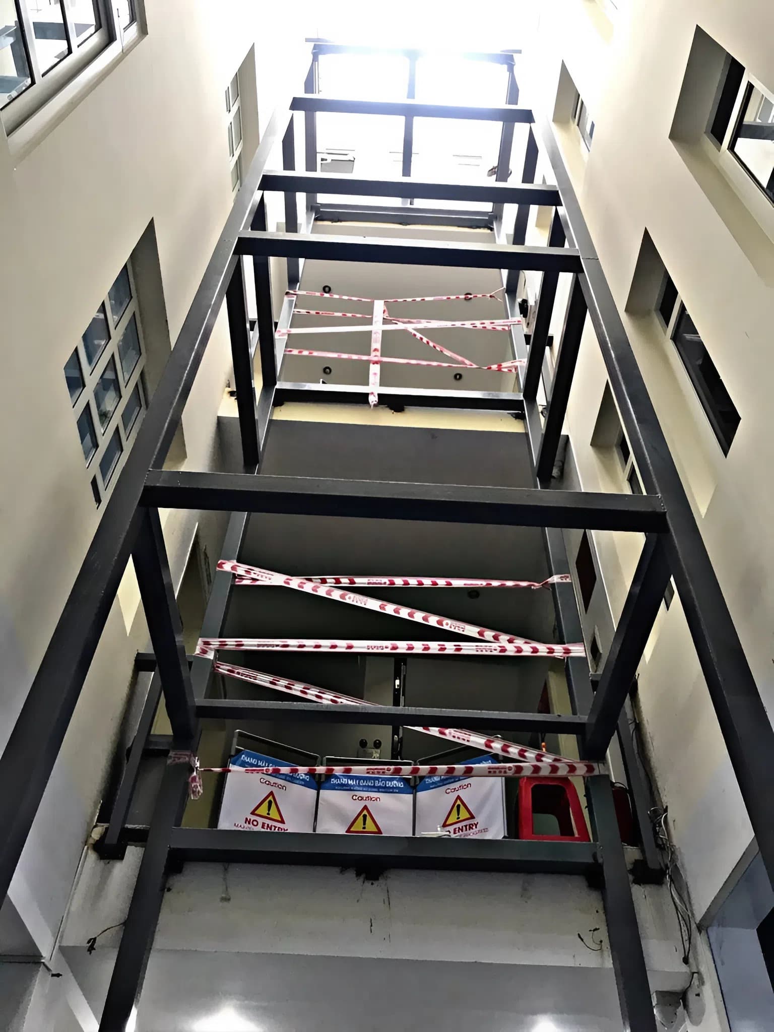 Khung thép thang máy